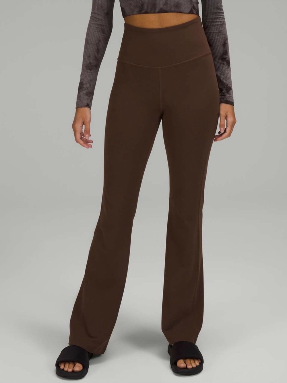 Lululemon Groove Super-High-Rise Flared
Pant Nulu *Regular Java